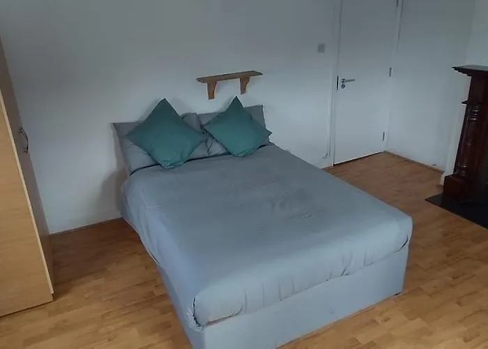 Massive Double Room In Manor House Zone 2